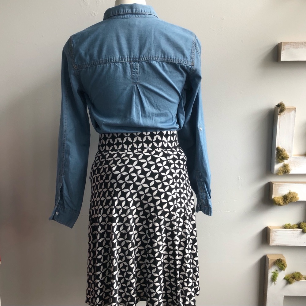 4/$20 LOFT Black and White Skater Knit Skirt - Picture 5 of 7